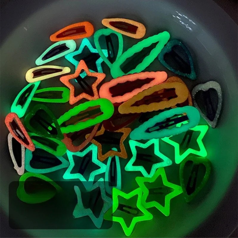 Glow In Dark Stars - 10個入り カラフルな暗闇で光る星とハートのヘアピン BBスナップクリップ 光るバレッタ 女の子用ヘアグリップ 子供用ヘアアクセサリー