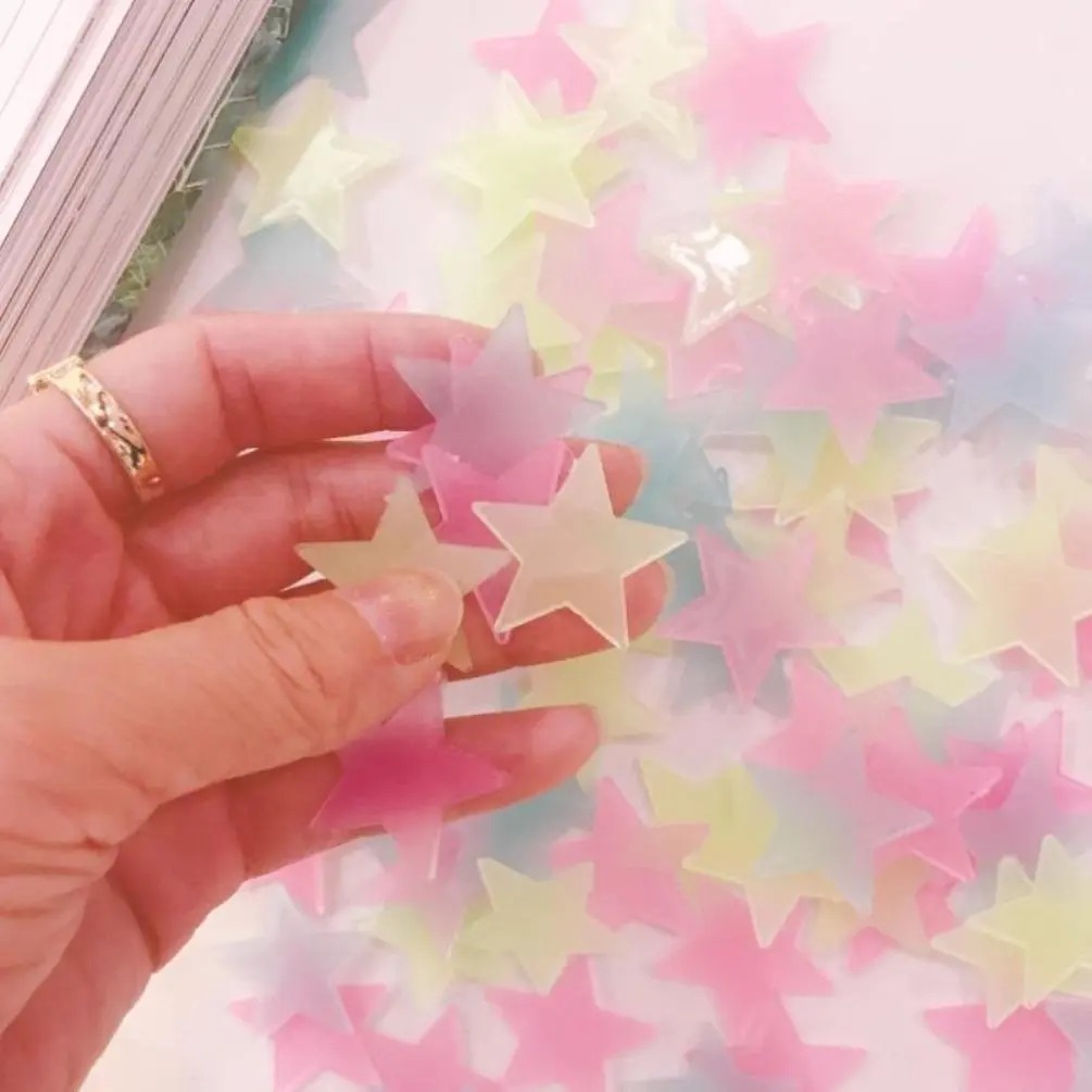 100枚入り カラフル蓄光スター ステッカー - 暗闇で光る - Glow In Dark Stars のレビューと価格
